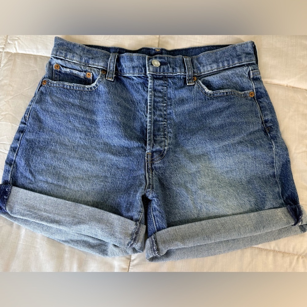 Gap denim button fly basic Jean shorts mid rise medium wash casual size 8 EUC